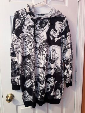 SHEIN Black and White Graphic Hoodie Dress